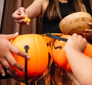 Two US candy bars recalled days before Halloween over nut cross-contamination