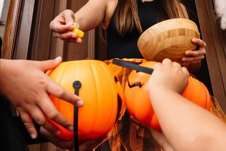 Two US candy bars recalled days before Halloween over nut cross-contamination